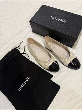 CHANEL Cream and Black Patent Leather Ballet Flats Box & Dust Bags Sz 38